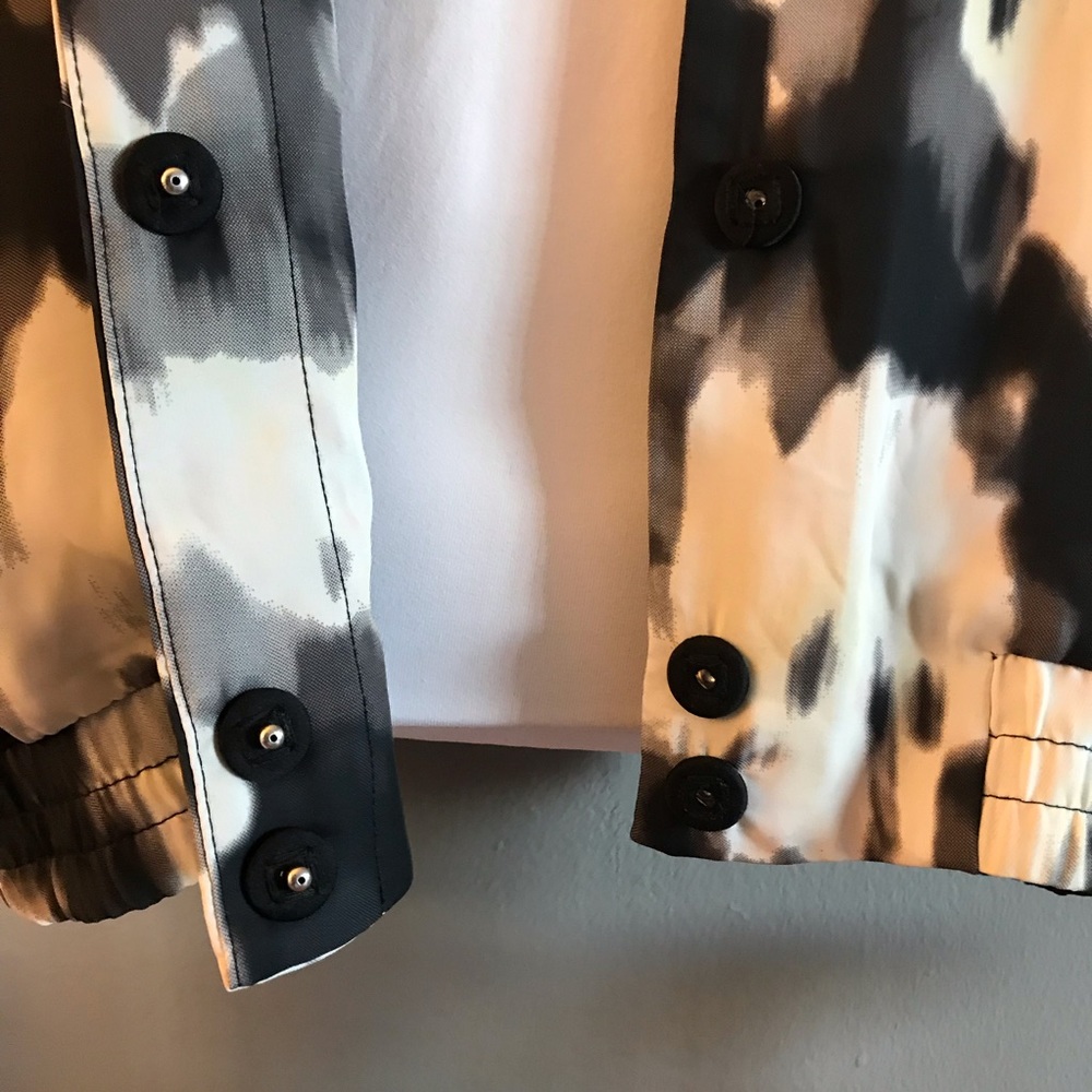 Black and white buttoned up jacket - Picture 6 of 8